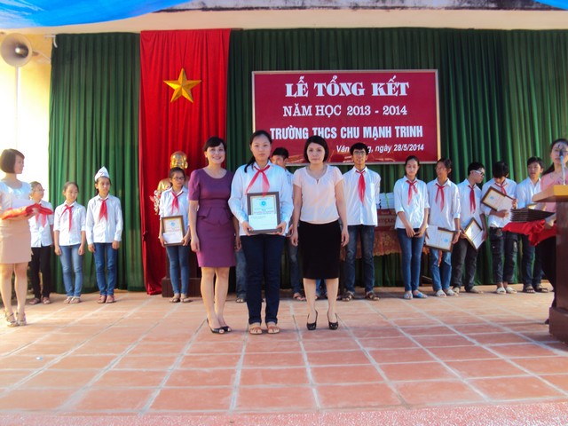 Em Nguyễn Hoàng Thu Phương nhận giải