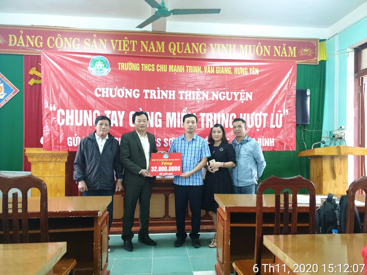 Chung tay cùng miền Trung vượt lũ