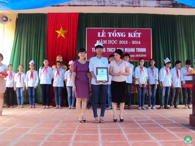 Em Chu Vũ Nguyên Hạnh nhận giải